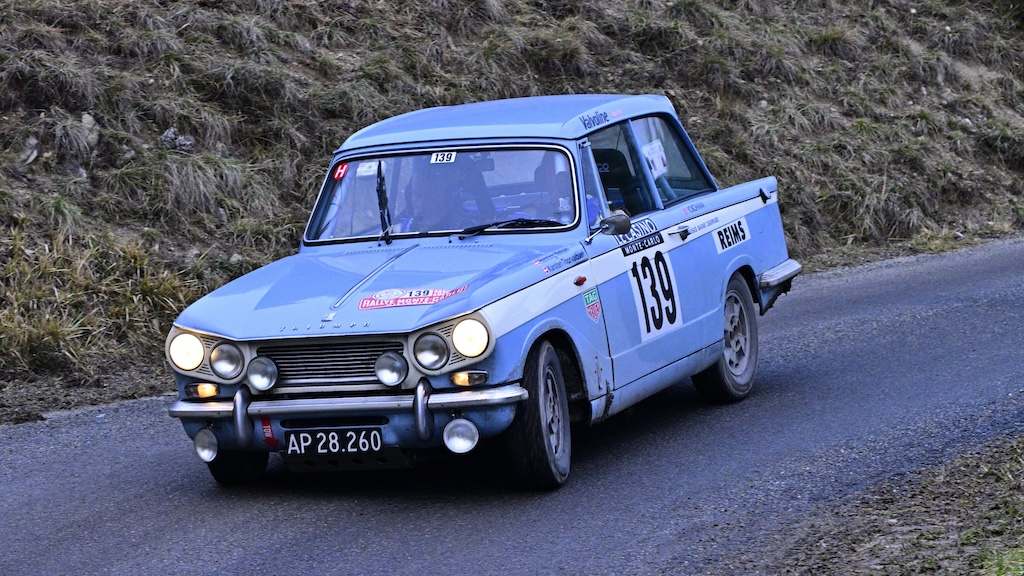 Henning Nielsen og Karsten Thorvaldsen fik en læk på vandpumpen på deres Triumph Vitesse fra 1968 og måtte søndag udgå af Rallye Monte-Carlo Historique.
(Foto: Michael Eisenberg)